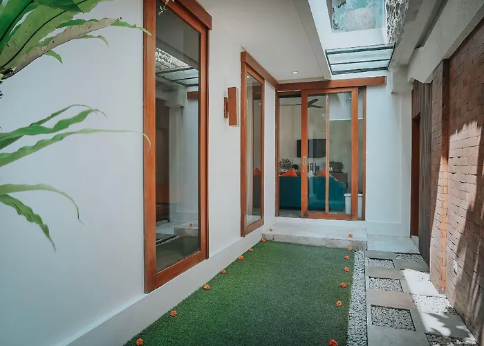 The Wina Villa Seminyak, Near Potato Head Beach Club Семиньяк